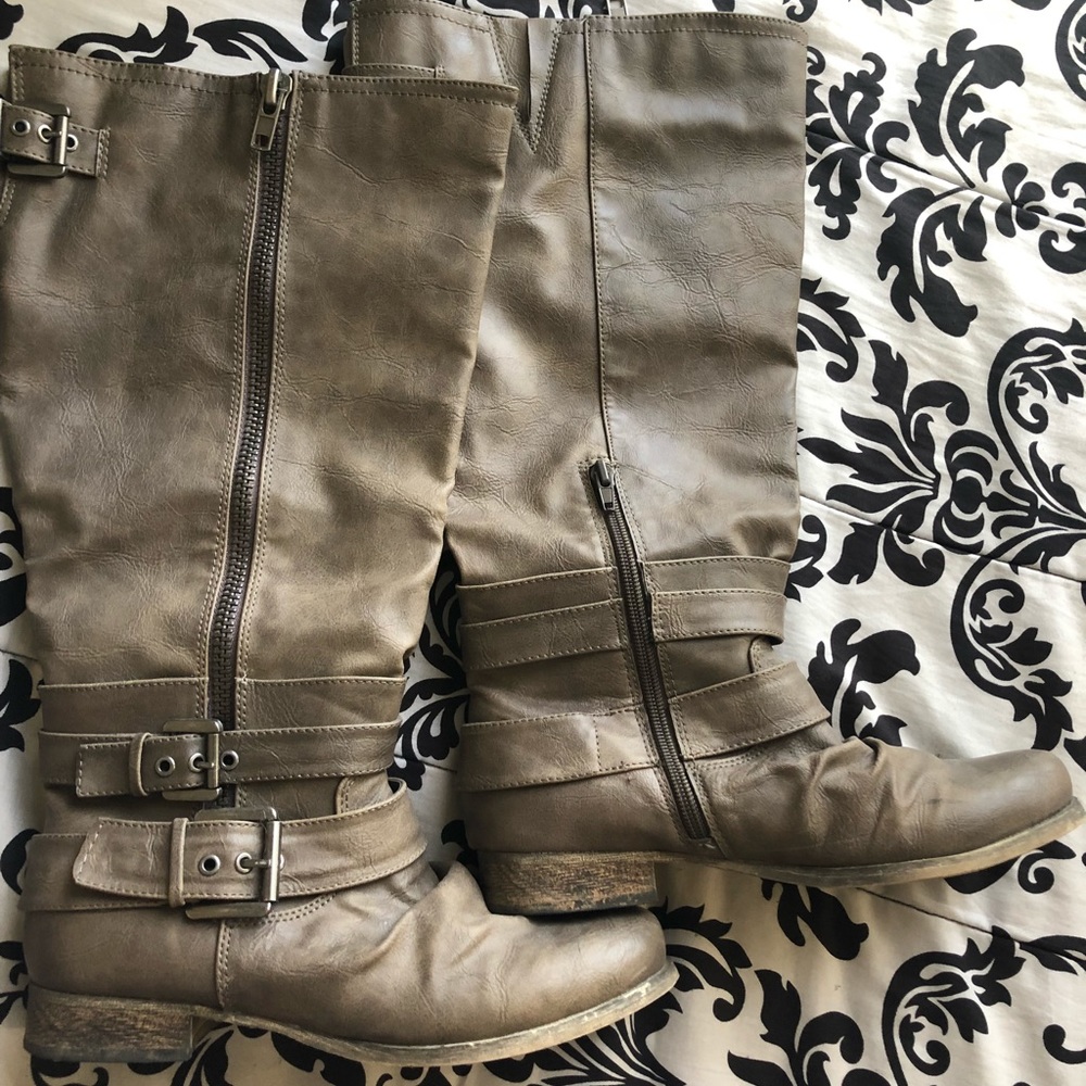 Boots - Picture 2 of 3